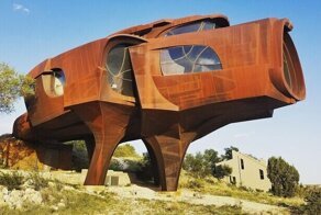 30 архитектурных причуд со всего мира