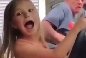 «Хорошая» девочка села за руль маминой машины