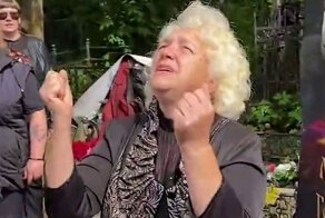 Красивая традиция: фанаты группы «Король и Шут» поют песни Горшка вместе с его мамой