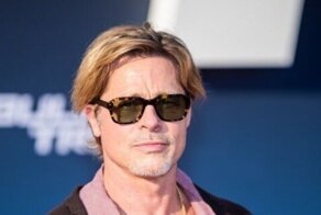 На красной дорожке в Берлине Брэд Питт появился в юбке