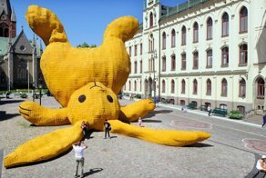 Почувствуй себя муравьём:15 завораживающих огромных объектов