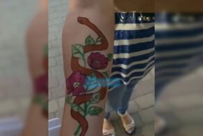 За рисунок на руке с туристки в Анапе потребовали 20 тысяч рублей