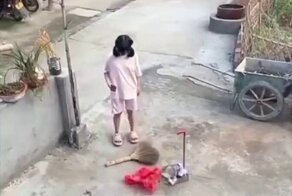 Мистика какая-то: была одна метла, стало две