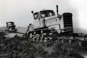 Заслуженный труженик: самый массовый гусеничный трактор СССР