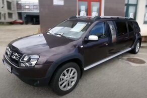 Румынские студенты превратили Duster в лимузин длиной почти шесть метров