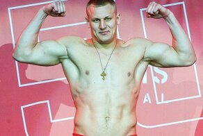 Российский боец UFC Сергей Павлович нокаутировал американца Деррика Льюиса, который перед схваткой оскорбил весь русский народ