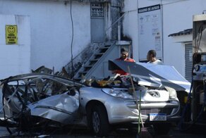 Страшный момент: автомобиль взорвался на заправке в Рио-де-Жанейро