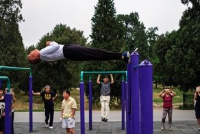 Жизнь планеты, как она есть: 20 крутых кадров от талантливого польского стрит-фотографа