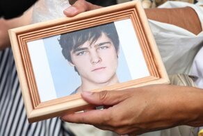 "40 дней без Юры": на Троекуровском кладбище прошла панихида по Шатунову