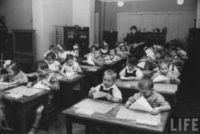 Жизнь советского детского сада в 1960 году глазами фотографа Life (16 фото)