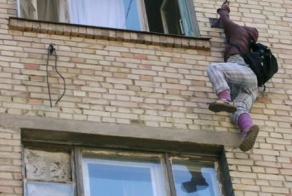 Отличная шутка над прохожими (6 фото)