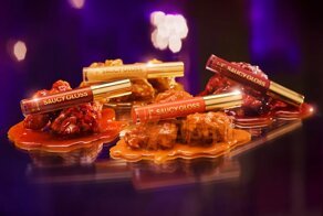 Губы оближешь: в США выпустили линейку блеска для губ со вкусом куриных крылышек