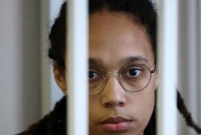 Американскую баскетболистку Бриттни Грайнер отправили на девять лет в российскую колонию