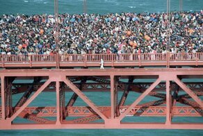 Необычные снимки, которые могут перенести на несколько лет назад