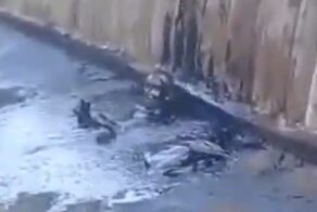 Мужчина упал в яму с битумом и пролежал в ней всю ночь