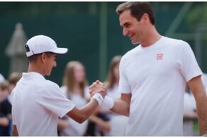 Теннисист Роджер Федерер сыграл с мальчиком, которому пять лет назад пообещал не уходить из спорта
