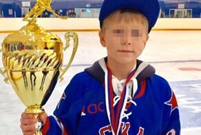 В Петербурге 14-летний хоккеист скончался после удара шайбой