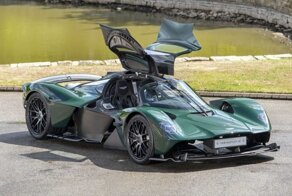 Лимитированный гибридный гиперкар Aston Martin Valkyrie 2022 года ищет владельца