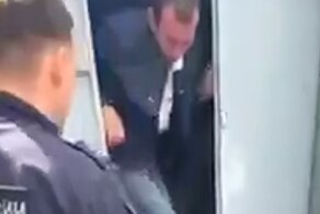 Полицейские поймали живого ихтиандра