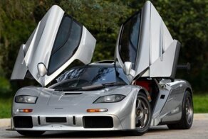 Великолепный McLaren F1 с комплектом повышенной прижимной силы и уникальными фарами