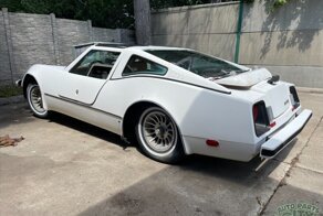 Очень редкий электромобиль Bradley GTE 1980 года выпуска, которому потребуется хороший ремонт