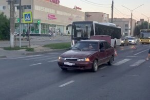 В Череповце пьяный водитель «Нексии» сбил мать с дочкой