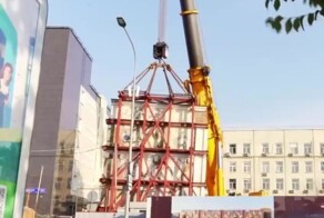 Стену с портретом Германа Гессе в Москве перенесли со здания, которое идет под снос