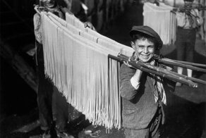 Редкие и любопытные фото производства пасты в 1920-50-х годах