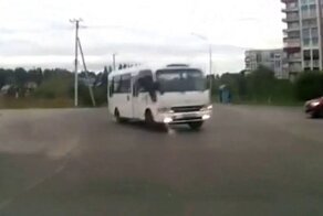 Авария дня. Жесткое столкновение с автобусом в Прокопьевске