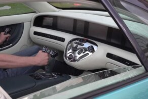 Mercedes F200 1996 года: автомобиль с джойстиками вместо руля и камерами вместо боковых зеркал