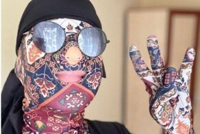 «Два в куньку, один в бздуньку»: власти Украины придумали жест к празднику и опозорились