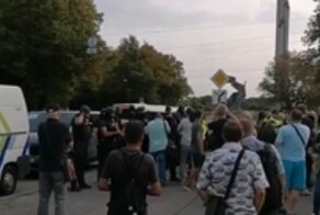 «Будет повален целиком и сразу»: в столице Латвии сносят памятник воинам-освободителям Риги