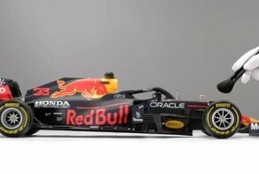 Миниатюрный чемпионский болид Макса Ферстаппена стоит почти как новый бюджетный автомобиль