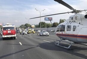 Авария дня. Таксист влетел в сломавшийся на МКАД автомобиль