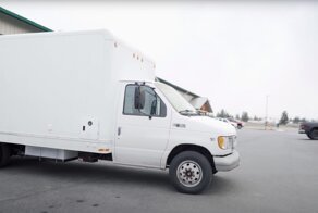 Неприметный фургон Ford скрывает внутри пятизвездочный интерьер с роскошной ванной комнатой в стиле SPA