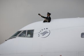 Зачем Боингу 747 люк в крыше кабины пилотов
