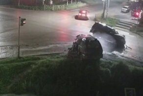 Авария дня. Водитель «Крузака» подбил пьяного водителя в Иркутской области