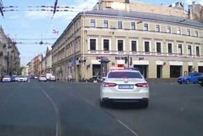 «Профессионализм» полицейских на высоте: ДТП с участием служебного автомобиля ДПС в Санкт-Петербурге