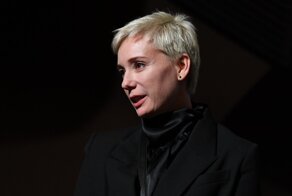 Скандал в Латвии. Зрители требуют вернуть деньги за билеты после спектакля Чулпан Хаматовой и Анатолия Белого