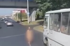 «Это из-за жары какое-то обострение»: в Казани голая женщина устроила забег в шесть километров с иконой в руках