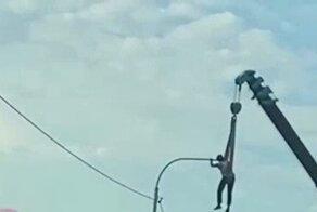 Инновационный способ обслуживания фонарных столбов на весу от калужских специалистов