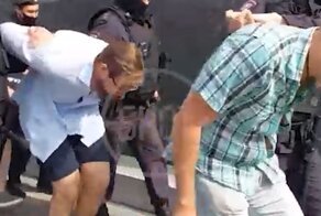 «СтопМажор»: в Москве силовики остановили автопробег "Феррари", "Ламборгини" и прочего "жира" и скрутили их владельцев