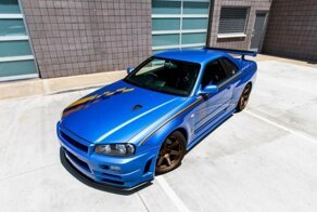 Skyline R34 GT-R V-Spec II, на котором ездил Пол Уокер, продали за  577 000 долларов