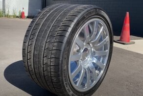 Блогеры разрезали колесо Bugatti Veyron с помощью гидроабразивной резки