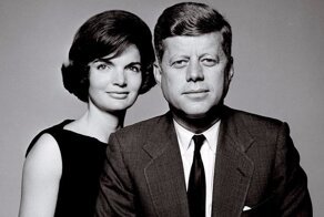 Как первая леди США пережила смерть Джона Кеннеди, закрутила роман с его братом и вышла замуж за греческого миллиардера