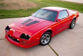 Chevrolet Camaro IROC-Z 1987 года с пробегом 900 километров стоит столько же, сколько новый Camaro ZL1