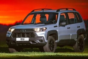 Без подушек безопасности и АБС: "Автоваз" продает новые упрощенные модели "Нивы"