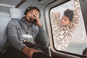 16 уморительных работ от парня, который решил разбавить фото звёзд своим присутствием