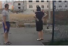 Маленький мальчик провалился в колодец во время прогулки