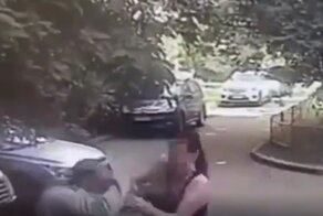 В Москве негодяй напал на женщину и отобрал телефон - но она не растерялась, догнала мужика и настучала ему по голове